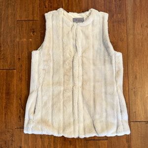 Melody Cream Faux Fur Vest Sz Small